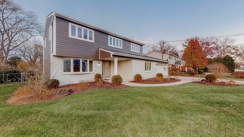 213 E Farnham Ln, Wheaton, IL 60189 - photo 1