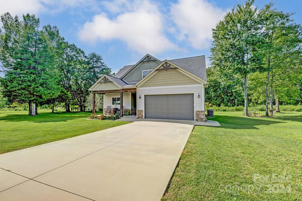 128 Skyland Dr, Statesville, NC 28625 - photo 1