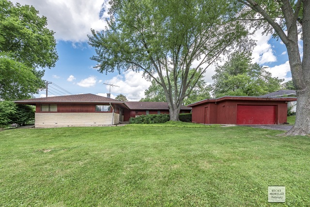 1205 Foxglove Dr, Batavia, IL 60510 - photo 1