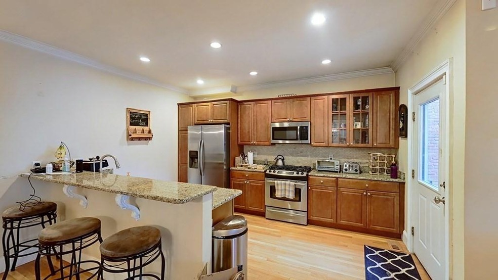 Sold $1,040,000 • Co-Listing Agent