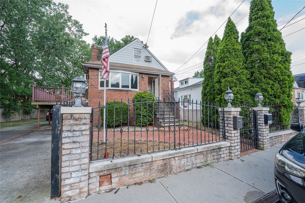 Pending $925,000 • Co-Listing Agent