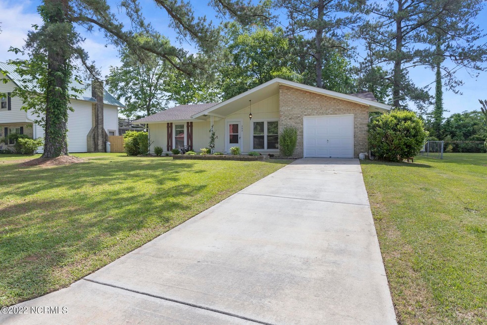 302 Linwood Dr, Jacksonville, NC 28546 - photo 1