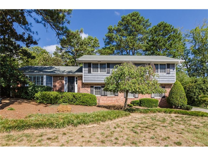 Located in swim/tennis/trails/lake neighborhood, K