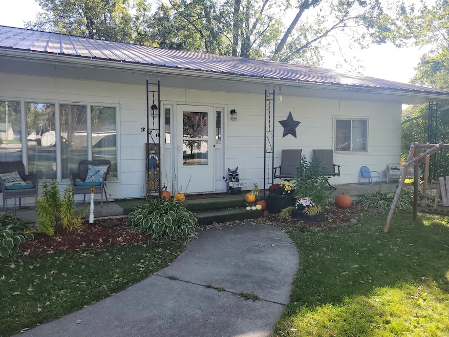 320 W Spring St, Bluffton, IN 46714 - photo 1