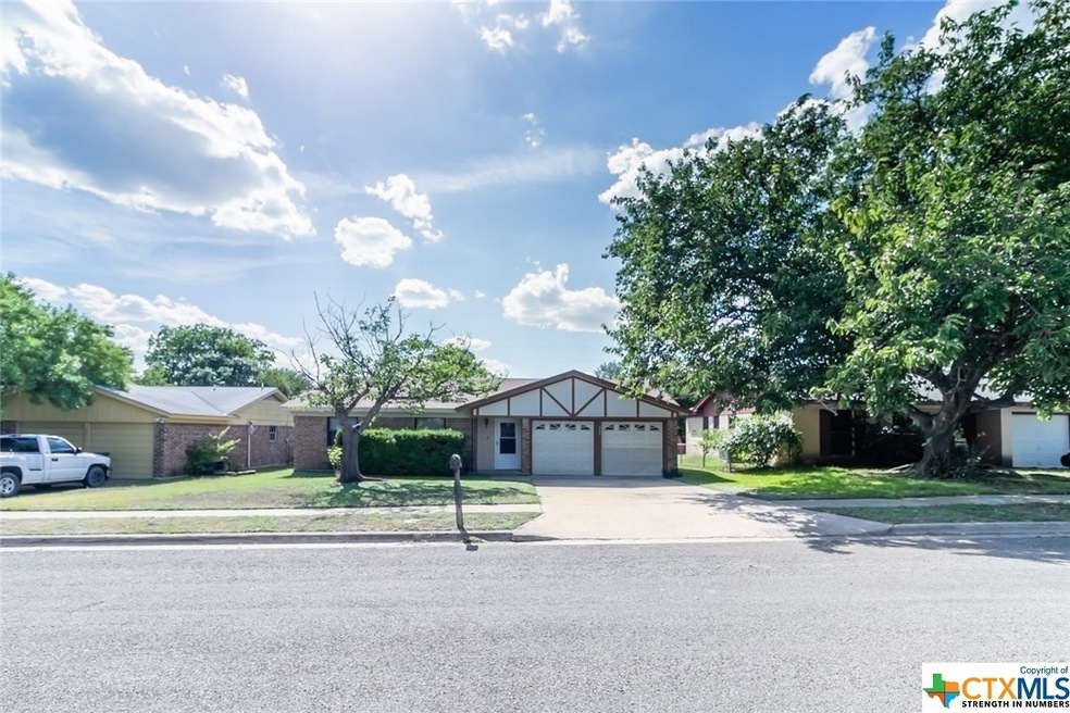 2009 Dennis St, Copperas Cove, TX 76522 - photo 1