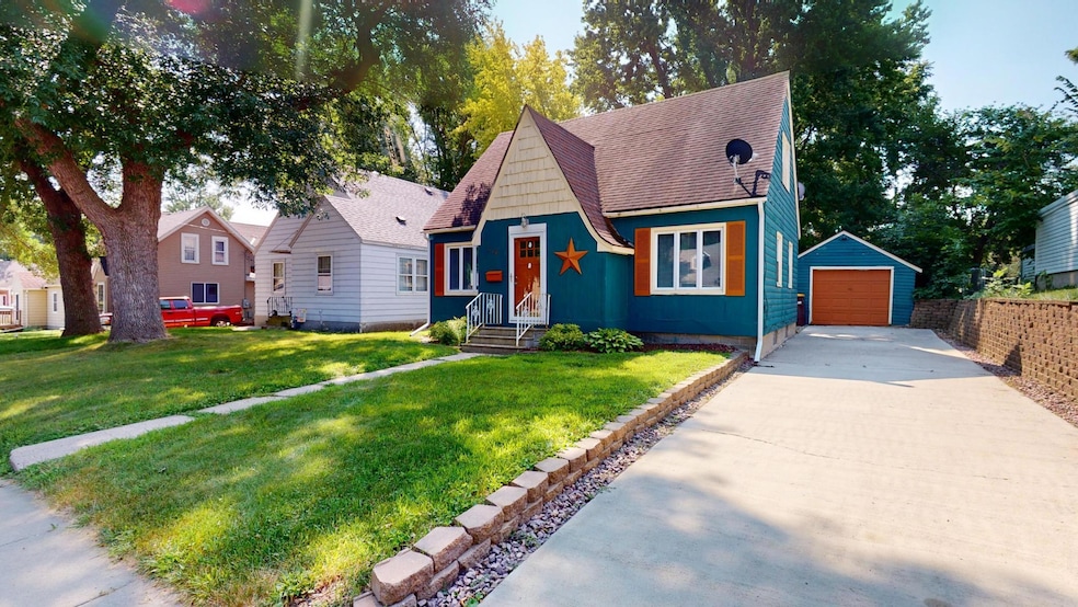 510 E Hawthorne St, Albert Lea, MN 56007 - photo 1