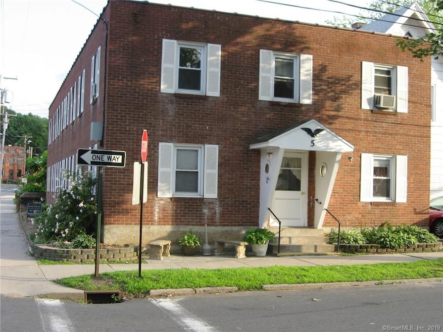 5 Upson St unit 4, Bristol, CT 06010 - photo 1