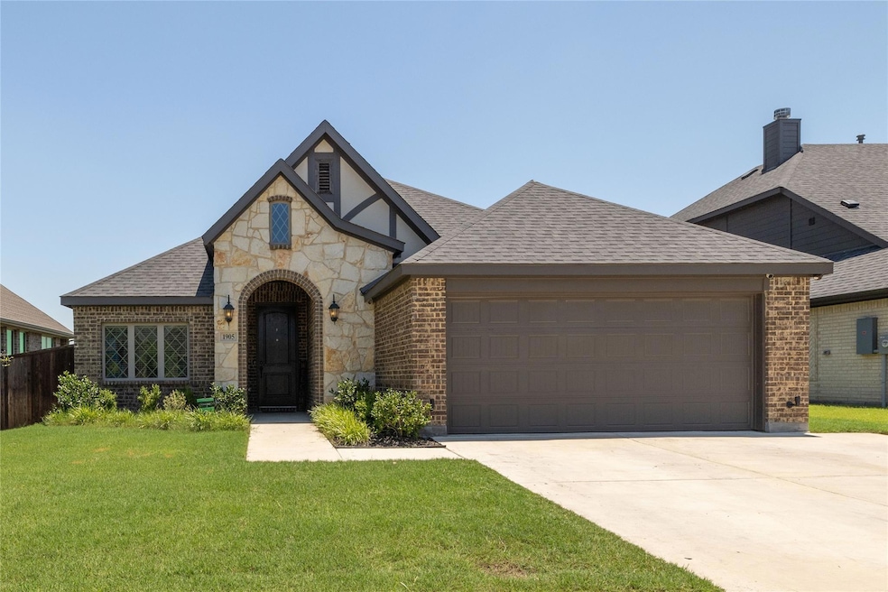 View of front of property featuring a front yard a