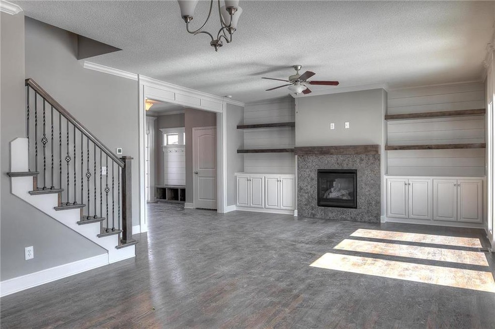 10411 N Chelsea Ave, Kansas City, MO 64156 - photo 1