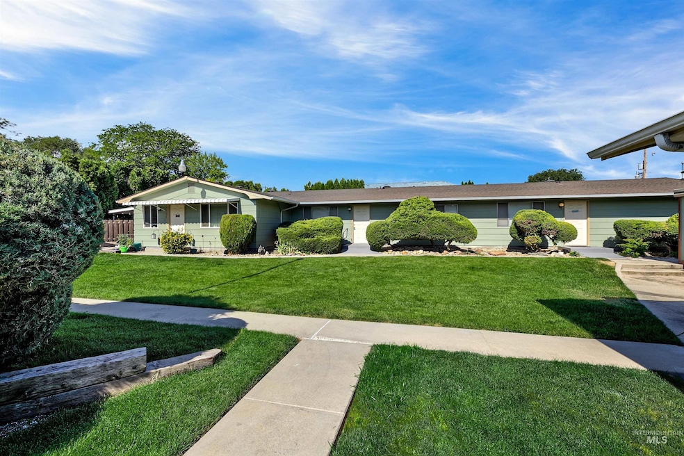 Ranch-style house featuring a front lawn
