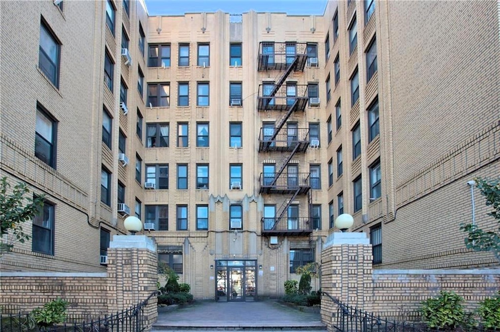 1610 Avenue P unit 4T, Brooklyn, NY 11229 - photo 1