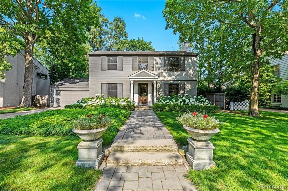 Welcome to 998 Suffield Ave!
