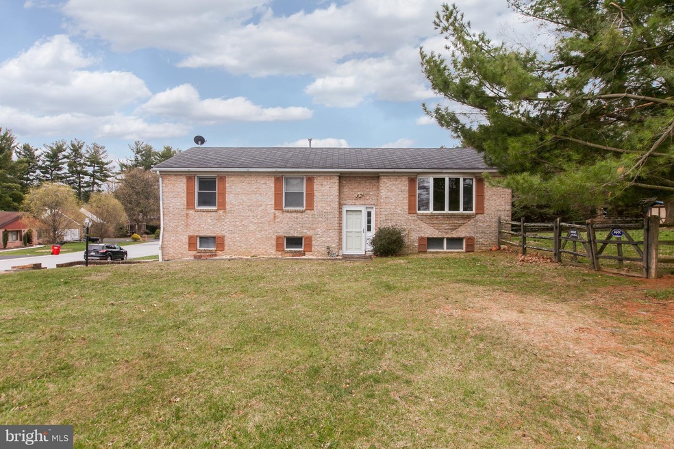 10826 Wilcox Dr, Williamsport, MD 21795 - photo 1