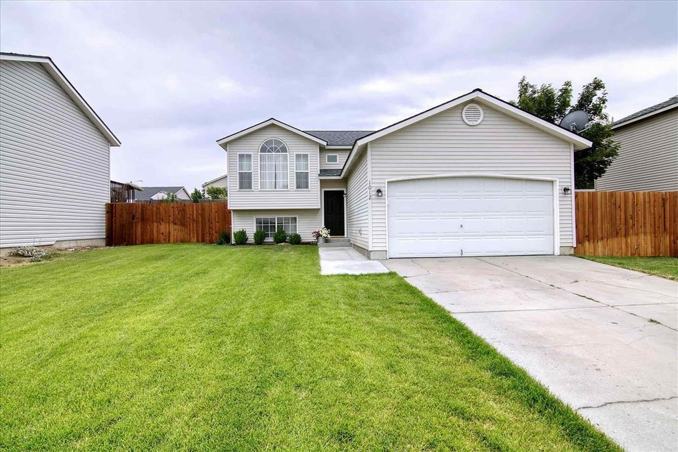 1012 N Christopher St, Medical Lake, WA 99022 - photo 1