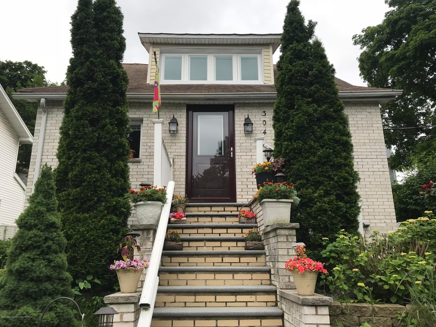 304 Brighton Ave, Staten Island, NY 10301 - photo 1