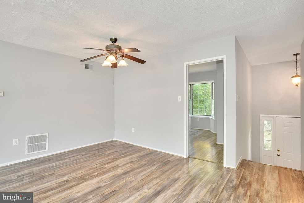 2351 Hunters Square Ct, Reston, VA 20191 - photo 1