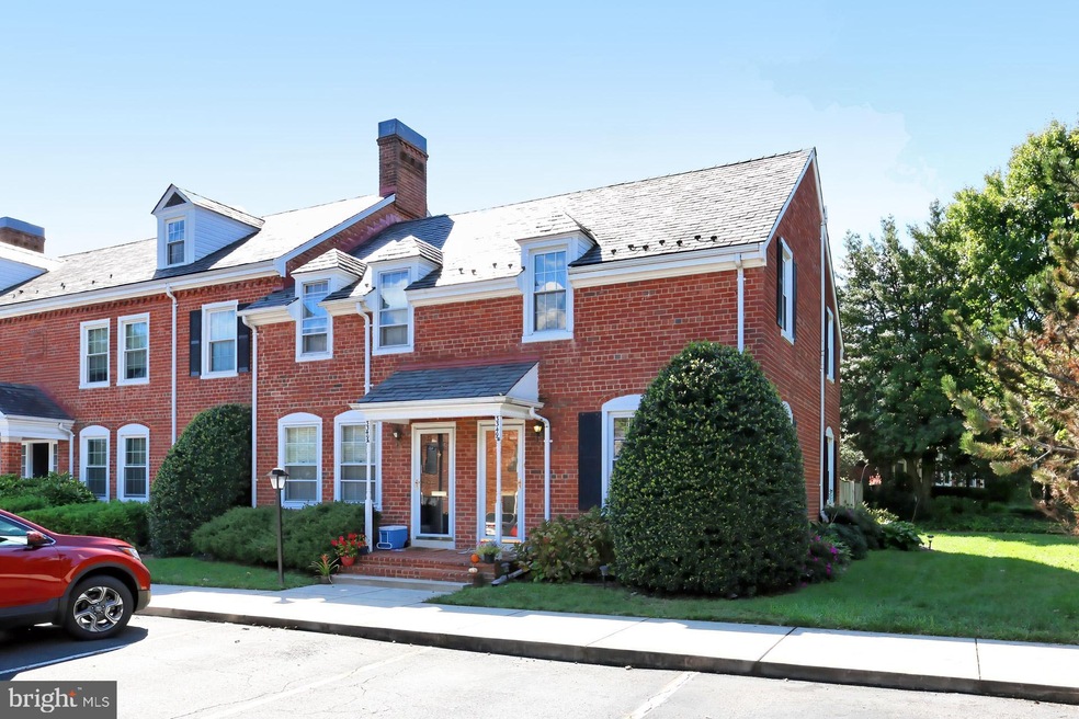 3349 S Wakefield St unit B, Arlington, VA 22206 - photo 1