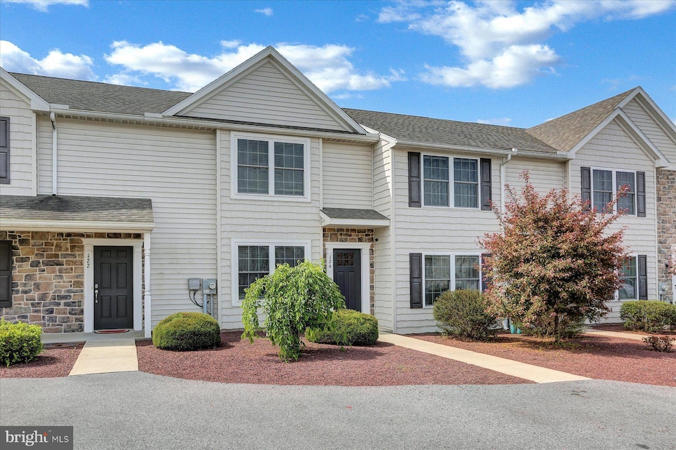 124 Redstone Dr, Denver, PA 17517 - photo 1