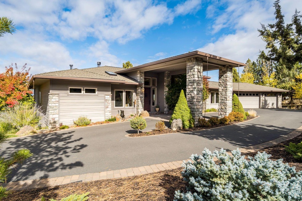 2046 NW Perspective Drive