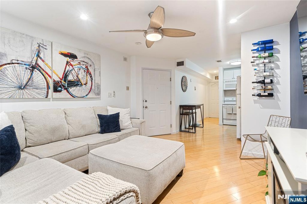 330 Monroe St unit 3R, Hoboken, NJ 07030 - photo 1