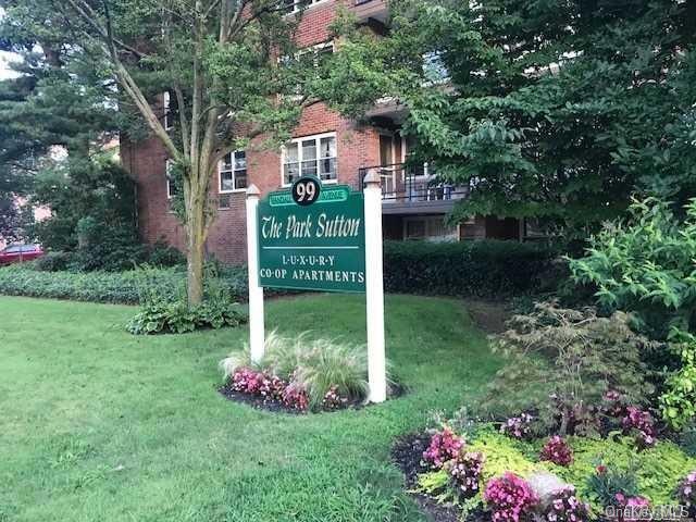 Park Sutton unit 1Q, Freeport, NY 11520 - photo 1