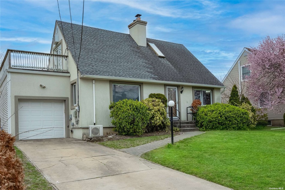 47 Avon Rd, Hewlett, NY 11557 - photo 1