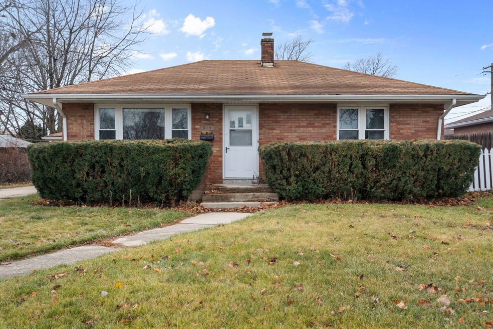 618 N Berwick Blvd, Waukegan, IL 60085 - photo 1
