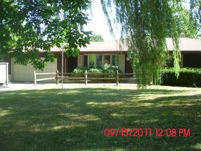 W226N290 Mount Vernon Dr, Waukesha, WI 53186 - photo 1