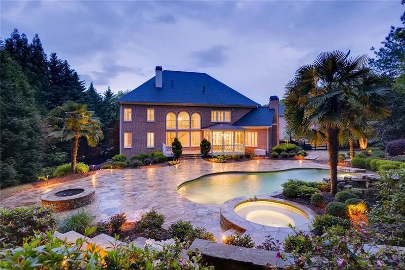 You won't find a pretty more inviting backyard tha