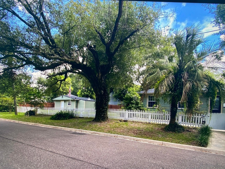 1555 Pine Grove Ave, Jacksonville, FL 32205 - photo 1