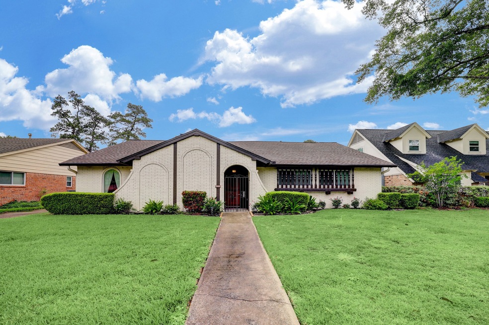 1004 Cheshire Ln, Houston, TX 77018 - photo 1