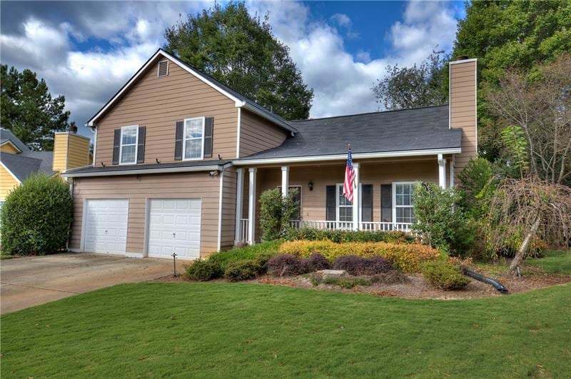 Charming 3BR/2.5BA home, with a beautifully manicu