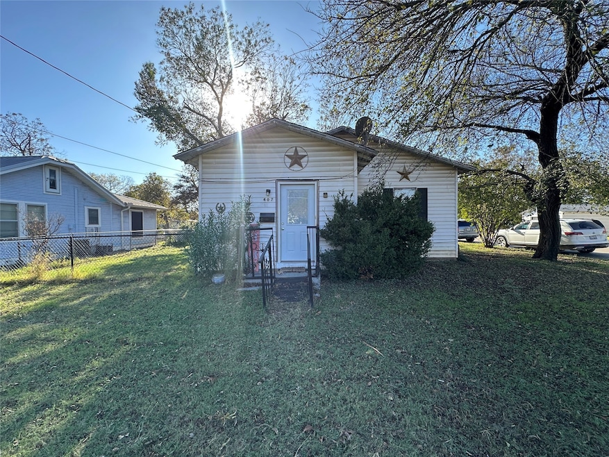 407 Erie St, Cleburne, TX 76031 - photo 1