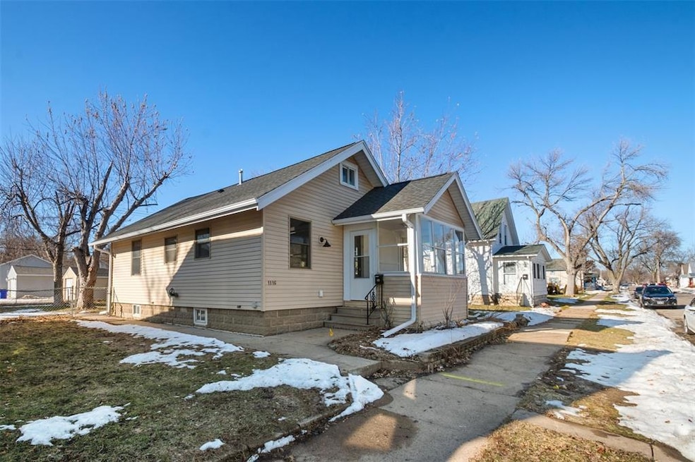 1116 10th St NW, Cedar Rapids, IA 52405 - photo 1