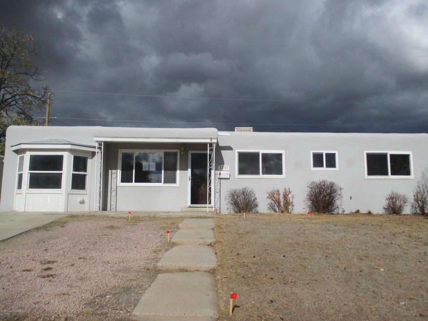 3306 Edgecliff Drive