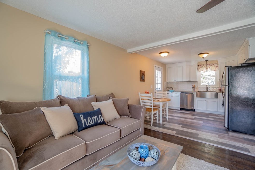 24 W Hill Rd, Springfield, MA 01109 - photo 1