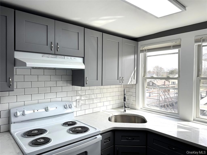 23 Collegeview Ave unit 23-8, Poughkeepsie, NY 12603 - photo 1