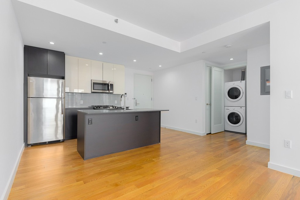 31-43 Vernon Blvd unit 706, Long Island City, NY 11106 - photo 1