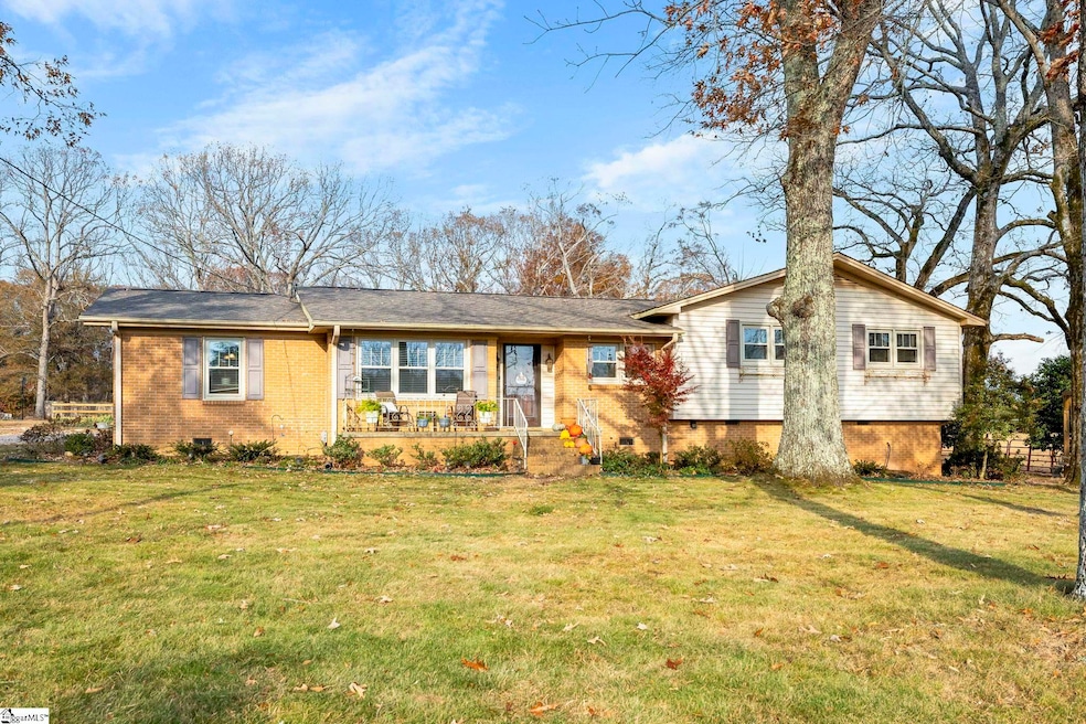 661 Cooley Rd, Gray Court, SC 29645 - photo 1