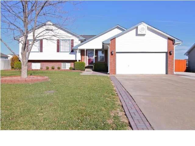 GORGEOUS CURB APPEAL, RV/ BOAT PARKING