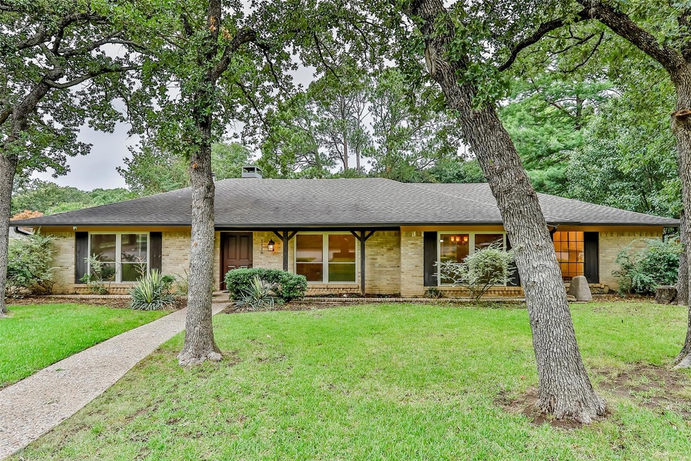 1118 Ridgecrest Cir, Denton, TX 76205 - photo 1