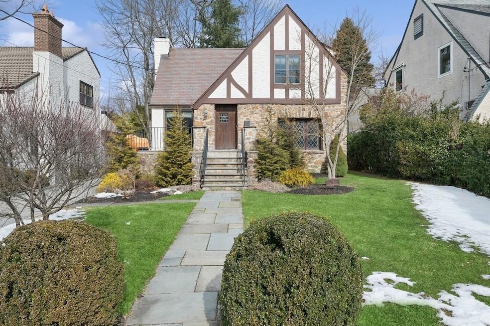 Sold $1,625,000 • Co-Listing Agent