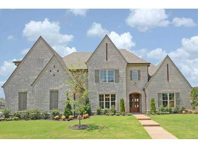 Nice curb appeal on a corner home site!