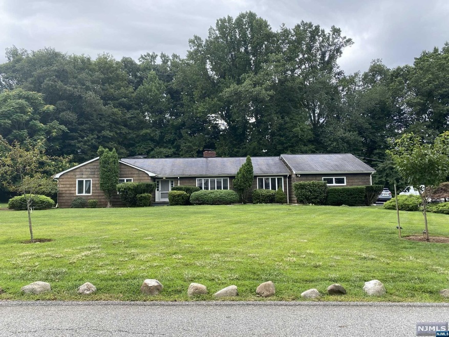 24 Drake Ln, Upper Saddle River, NJ 07458 - photo 1