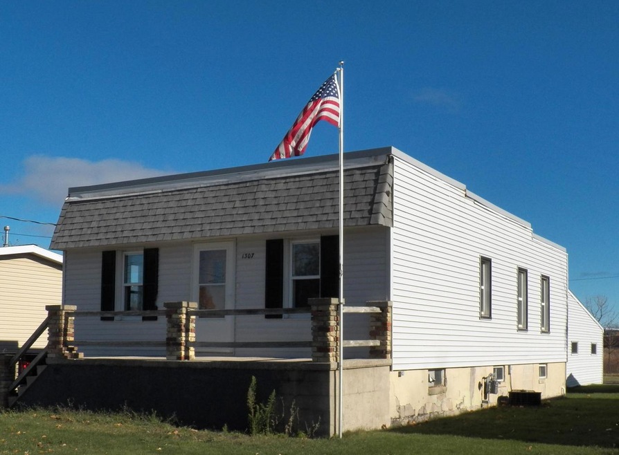 1307 S 31st St, Manitowoc, WI 54220 - photo 1