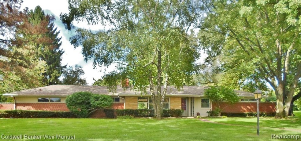 SPRAWLING WEST BLOOMFIELD RANCH
