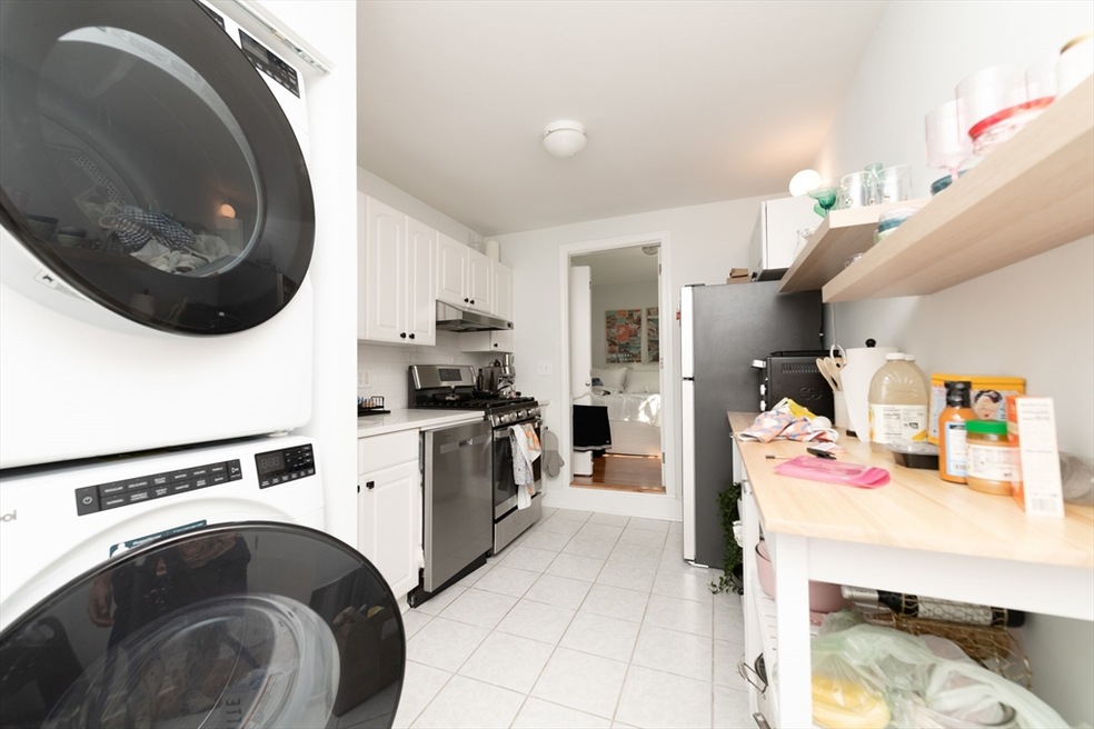 136 W 7th St unit 2, Boston, MA 02127 - photo 1