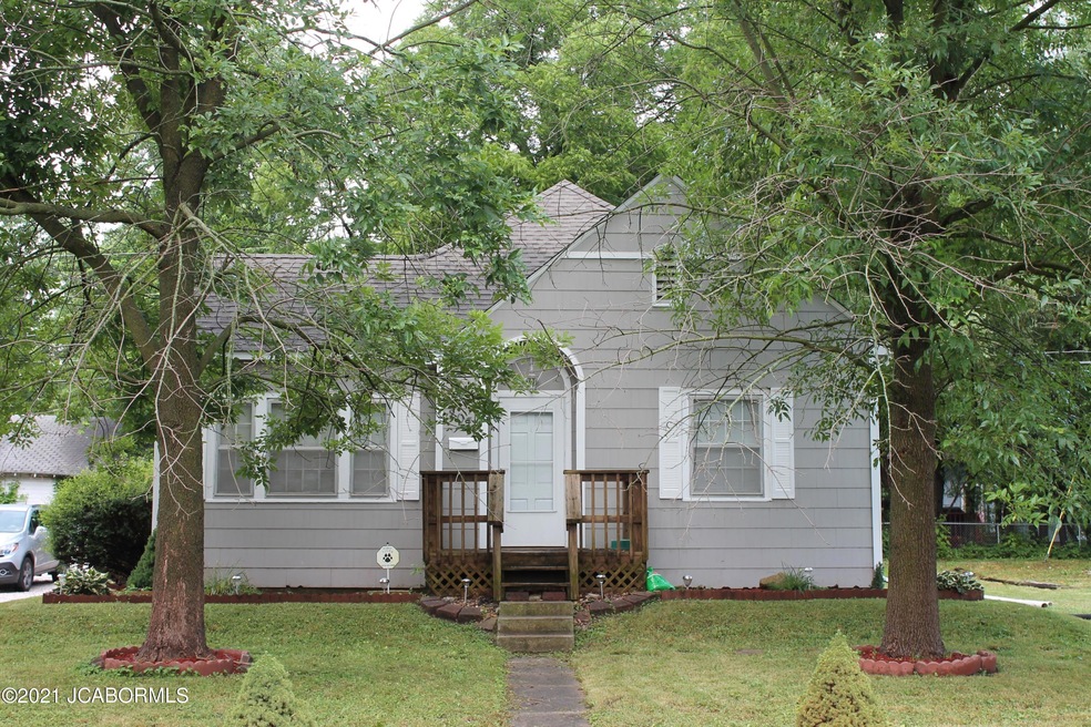 207 N Maple