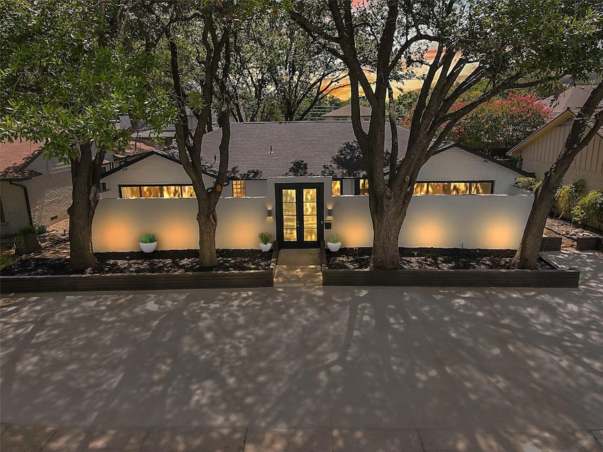 6742 E Mockingbird Ln, Dallas, TX 75214 - photo 1