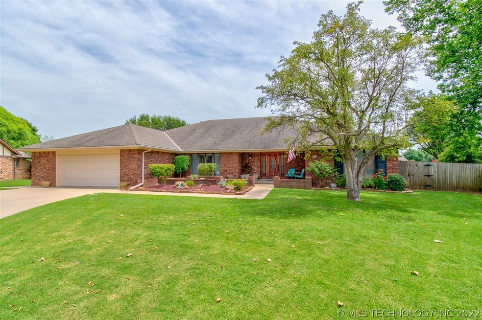3304 Brighton Ln, Bartlesville, OK 74006 - photo 1
